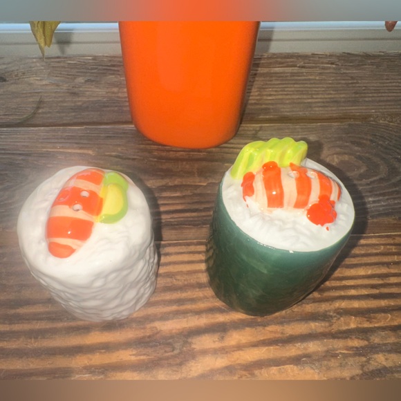 Sushi Roll Salt & Pepper Shakers - Picture 3 of 4